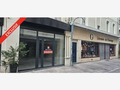 Local commercial de 140m² à louer à Carpentras