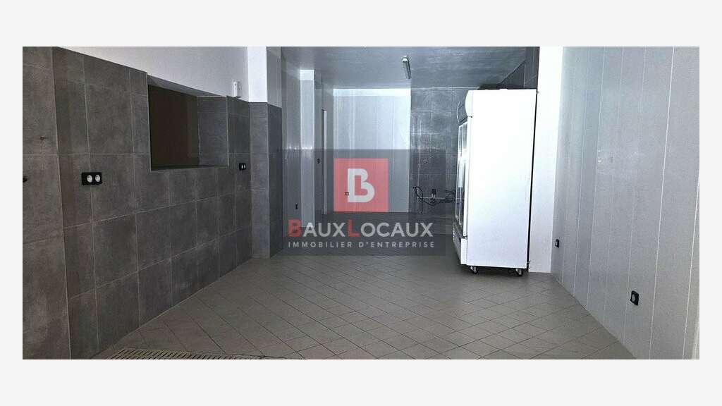 Local commercial de 140m² à louer à Carpentras