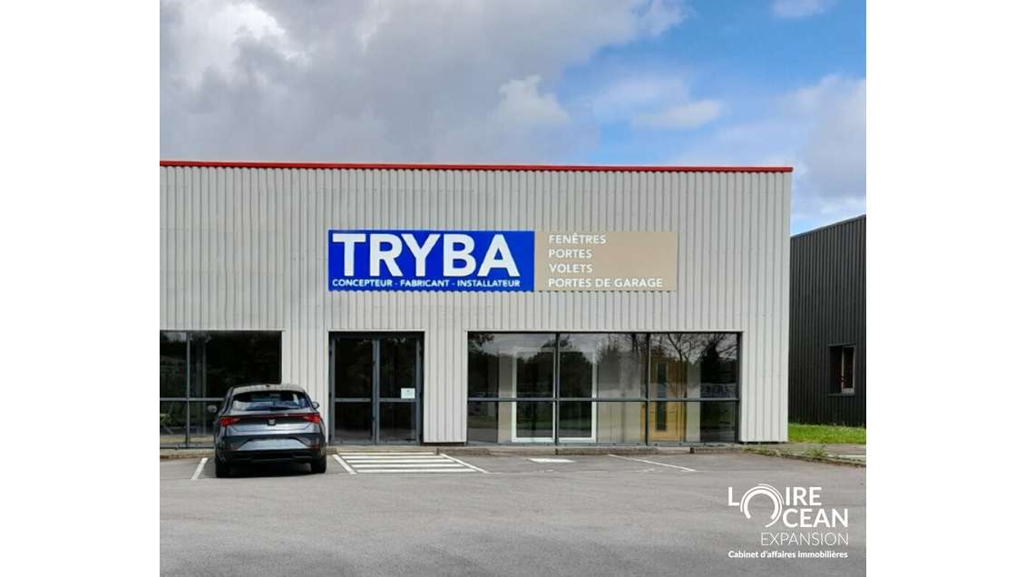 A louer local commercial 355m² à Carquefou RD 723