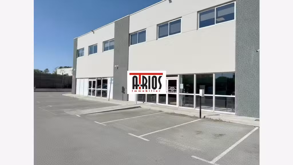 A louer local commercial 395m² en ZAC Carqueiranne