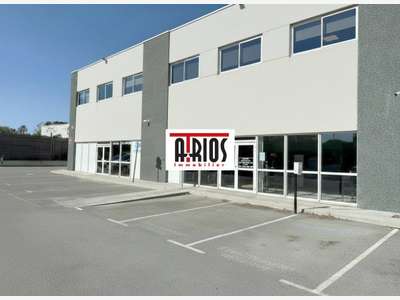 A louer local commercial 395m² en ZAC Carqueiranne
