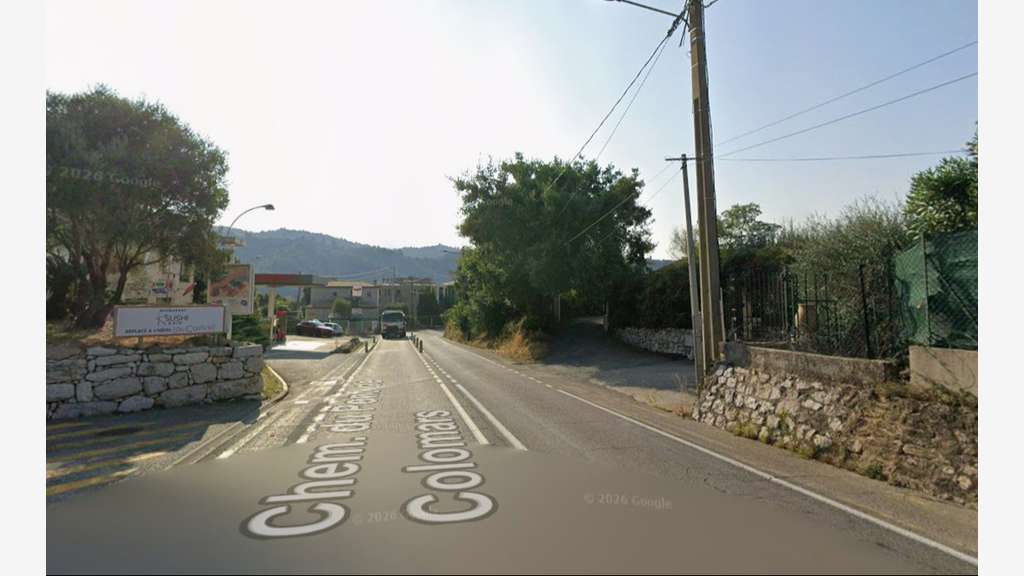 06 - LOCAL COMMERCIAL 188M² AVEC PARKINGS - CARROS