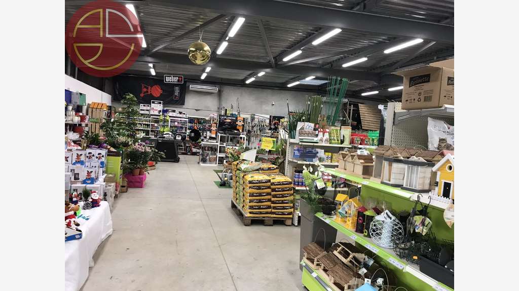 A louer local commerciaux 714m² à Castanet