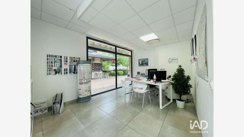 Local commercial 93m² à Castelnau-d'Estrétefonds