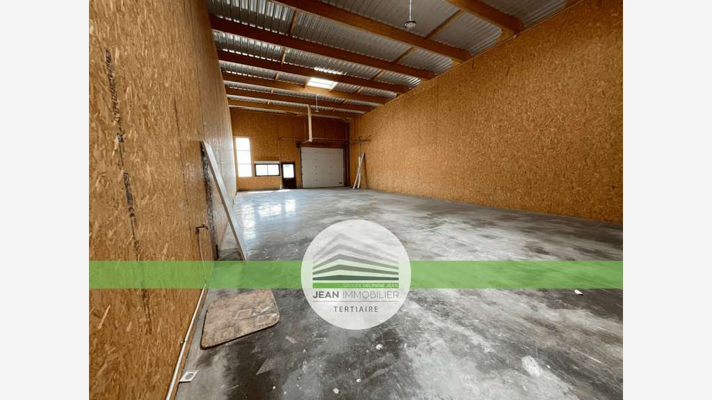 A louer Entrepôt 190m² à Castine-en-Plaine