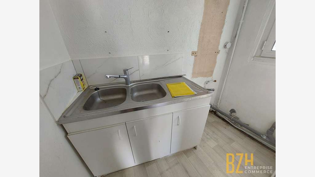 A LOUER - LOCAL COMMERCIAL 45 m² - CAUDAN