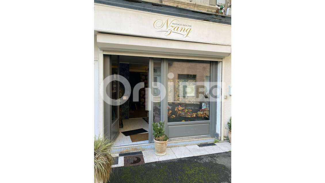 A louer local commercial 34m² à Caussade centre 