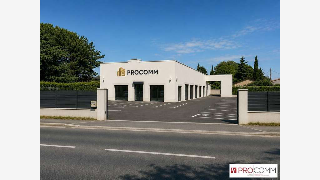 Local commercial de 850m² à louer à Cavaillon