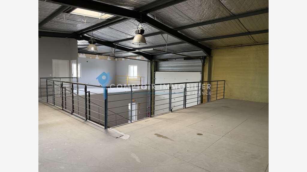 Local commercial de 295m² à louer secteur Noves