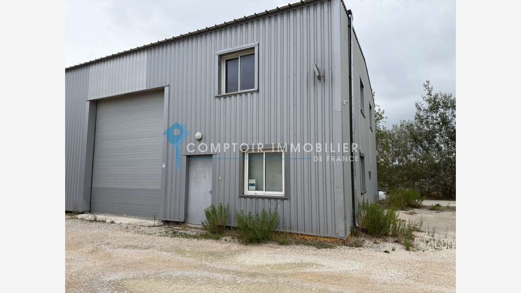 Local commercial de 295m² à louer secteur Noves