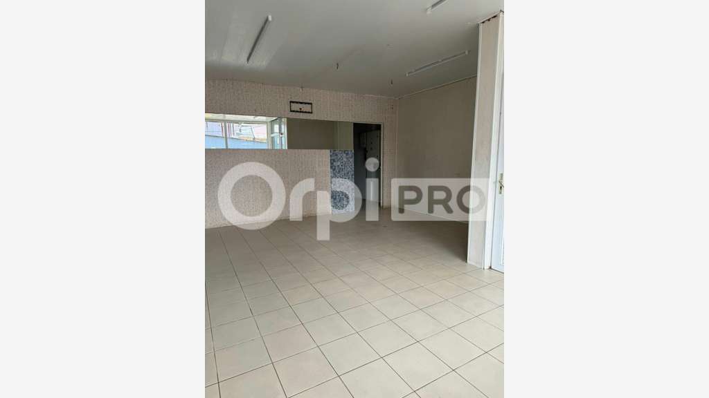 Local commercial 100m² à louer à Cayenne