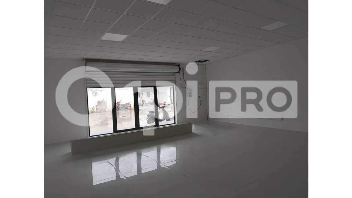 Loue local commercial 116m² à Cayenne zone Collery