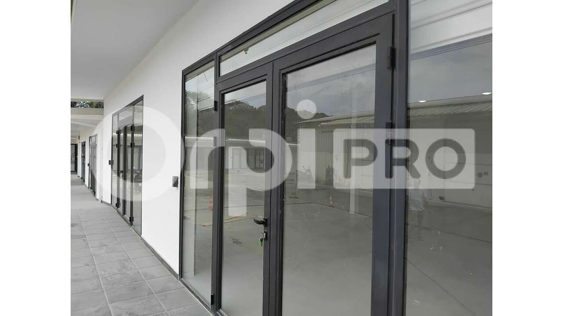 Loue local commercial 116m² à Cayenne zone Collery