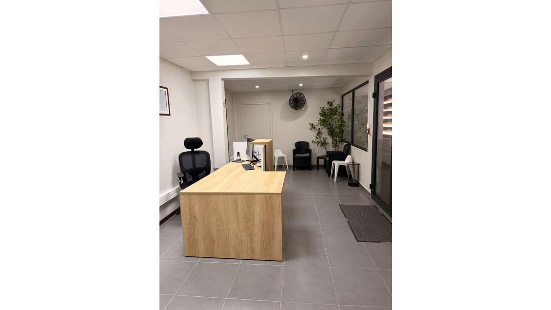 A louer local commercial 178m² en R+1 à Cayenne