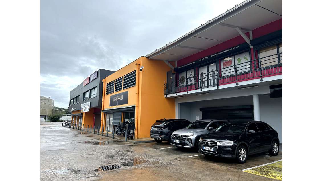 A louer local commercial 178m² en R+1 à Cayenne