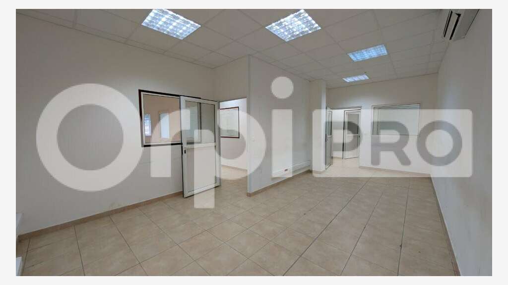 A louer local d'exception de 240m² en zc Cayenne