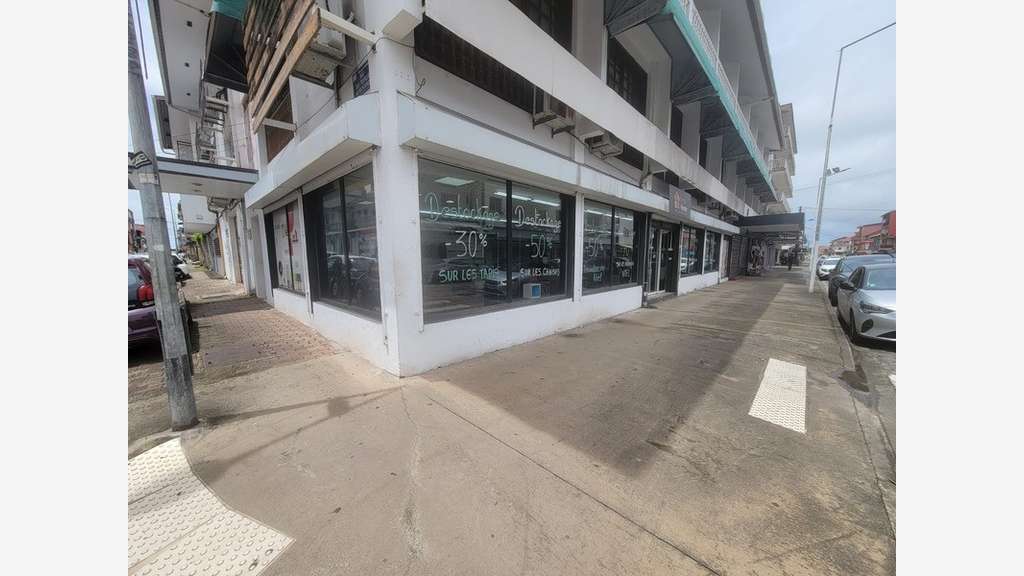 LOCAL COMMERCIAL À LOUER - CENTRE-VILLE DE CAYENNE