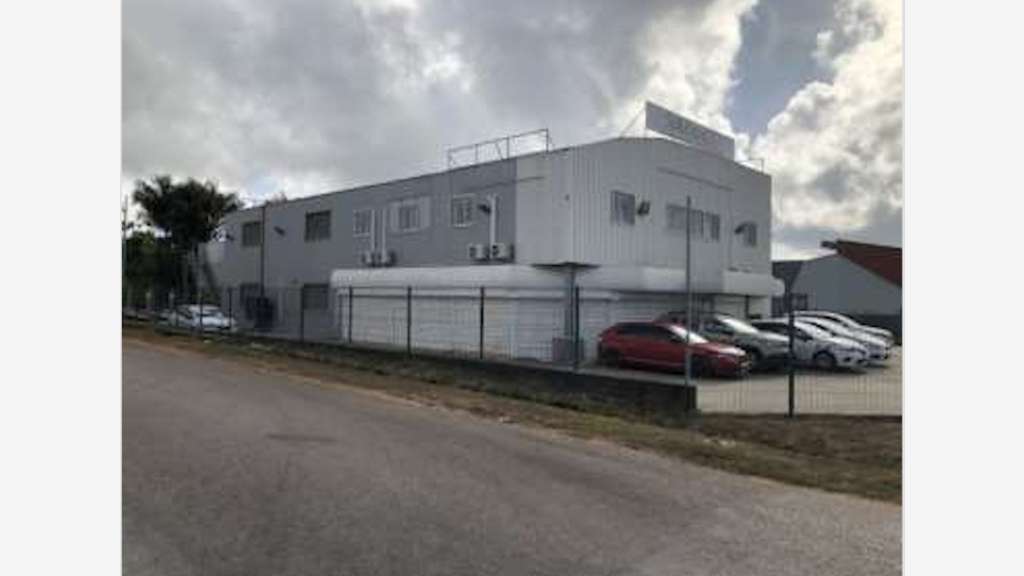 A louer bâtiment de 720m² Zone Collery IV Cayenne