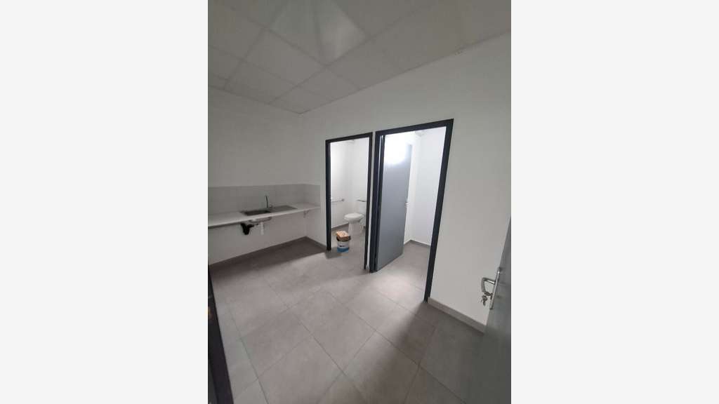 A LOUER - Local commercial / Bureaux 128,45 - RDC