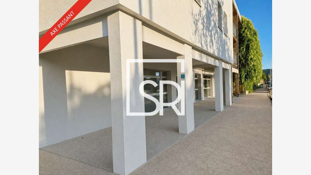 Local commercial de 141m² à louer à Cébazat