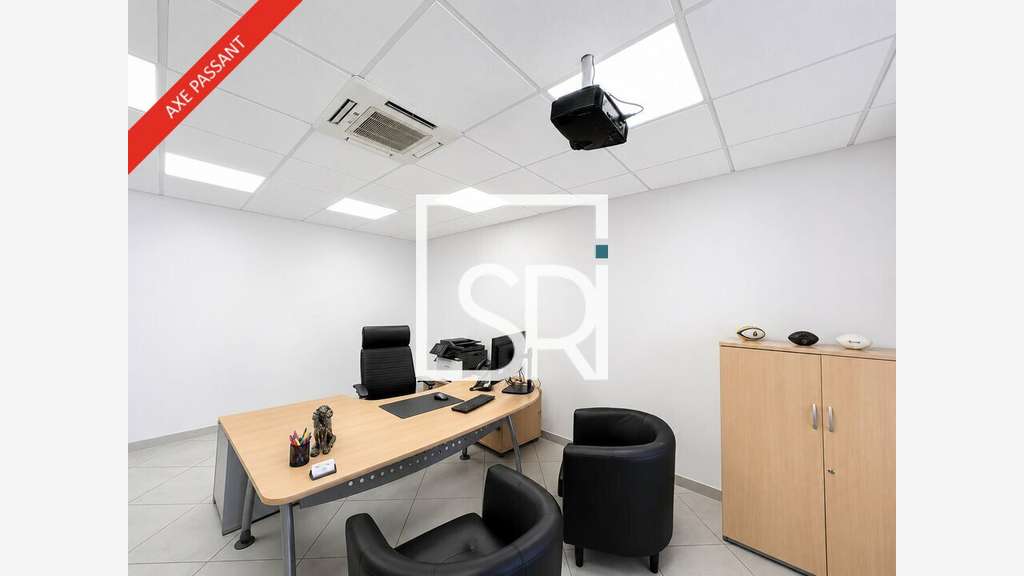 Local commercial de 141m² à louer à Cébazat
