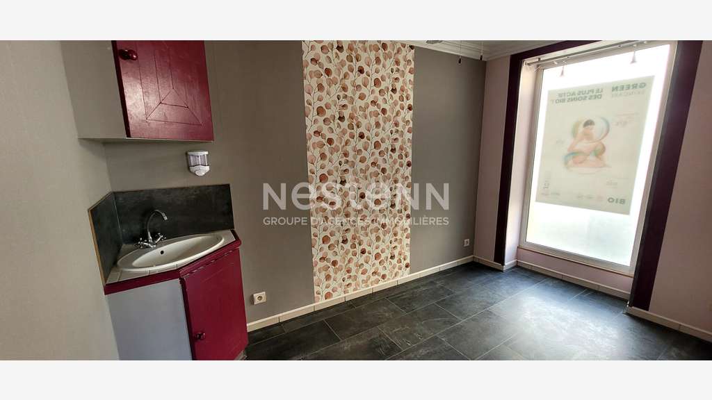 A louer local 90m² excellente visibilité Cellettes