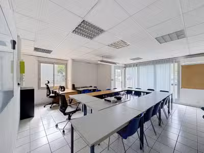 A louer local commercial 133m² à  Cenon