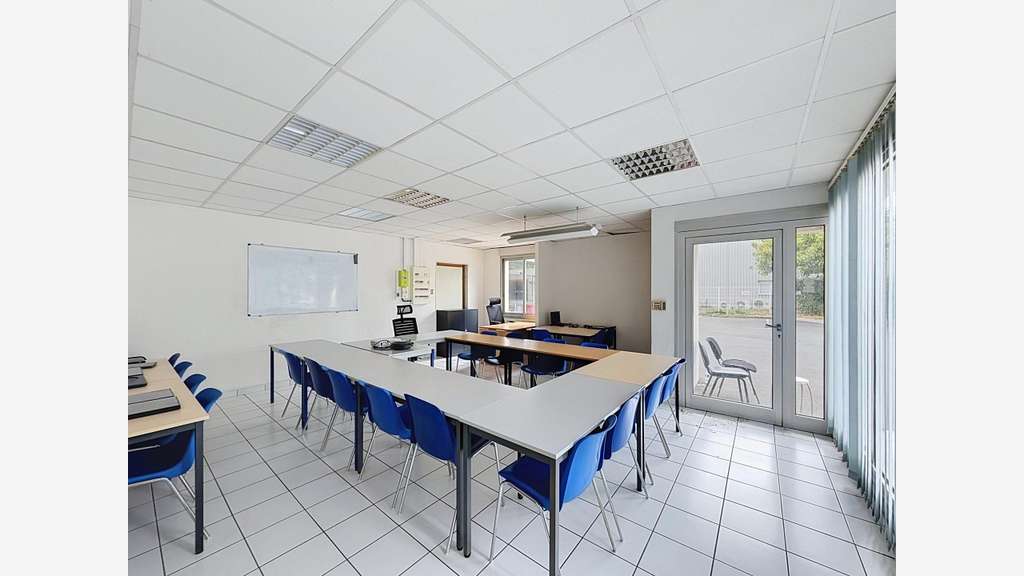 A louer local commercial 133m² à  Cenon