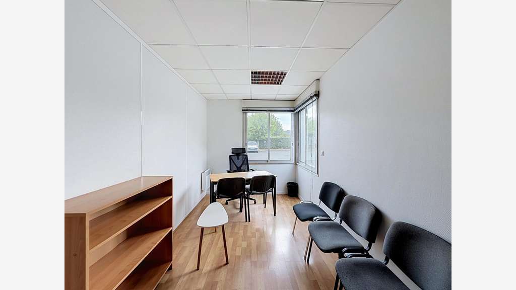 A louer local commercial 133m² à  Cenon
