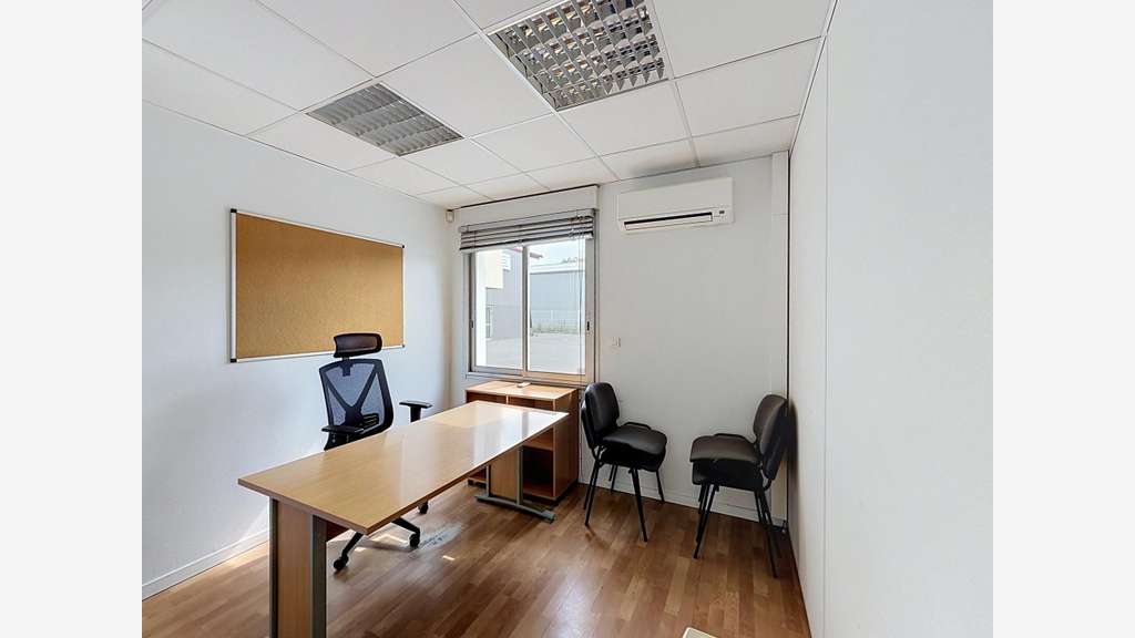 A louer local commercial 133m² à  Cenon