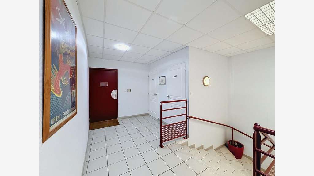 AV local commercial de 85m² en copropriété à Cenon