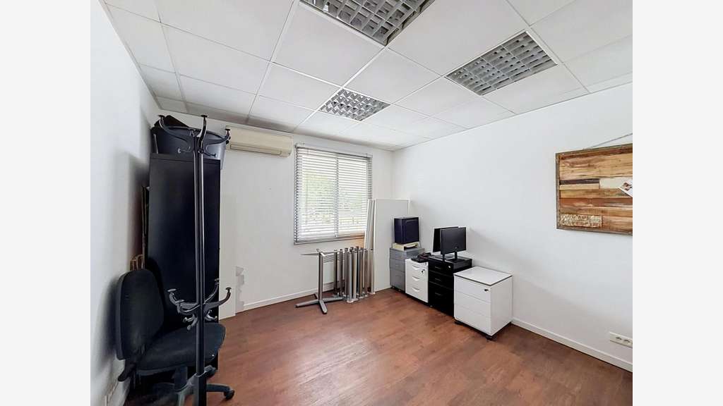 AV local commercial de 85m² en copropriété à Cenon
