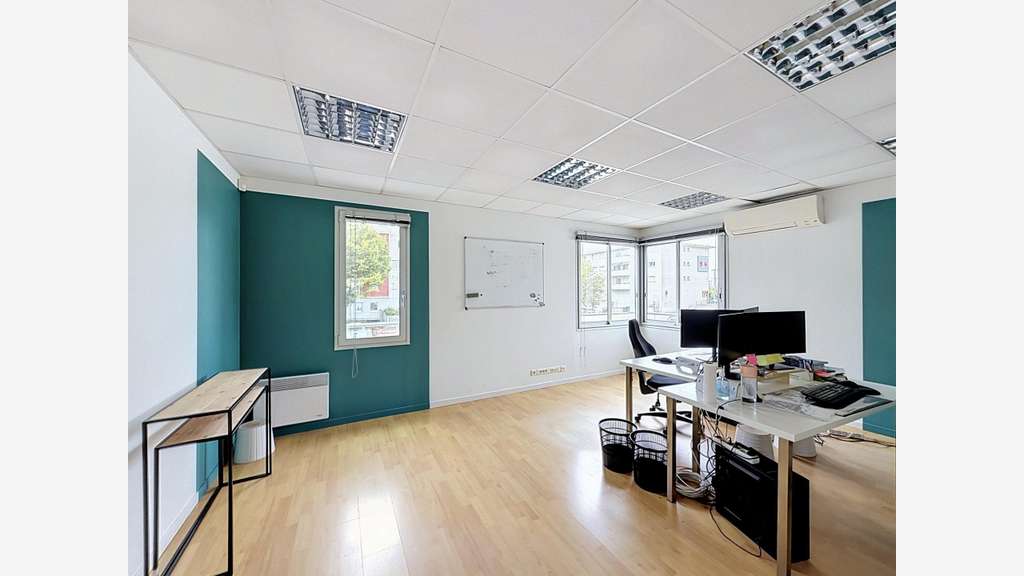 AV local commercial de 85m² en copropriété à Cenon