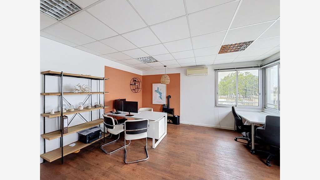 AV local commercial de 85m² en copropriété à Cenon