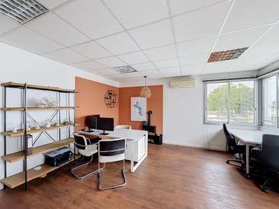 AV local commercial de 85m² en copropriété à Cenon