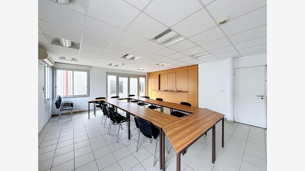 AV local commercial de 85m² en copropriété à Cenon