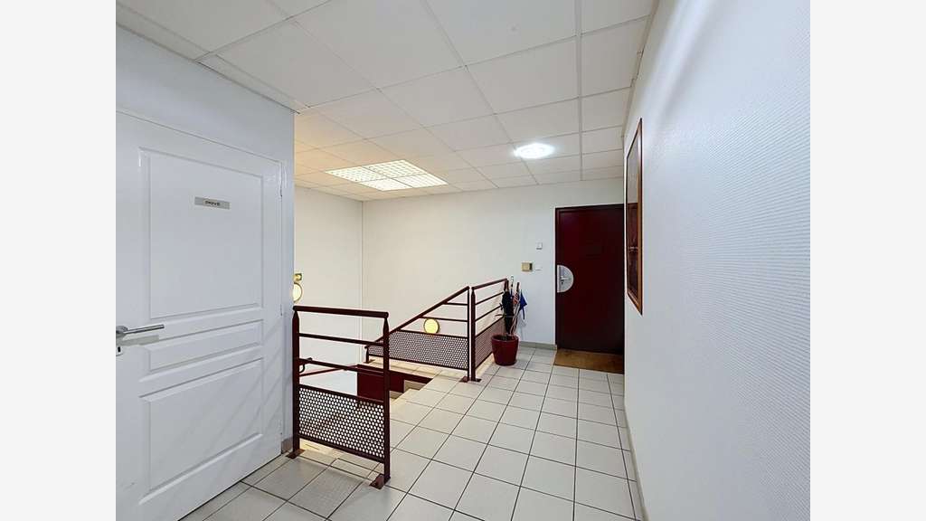AV local commercial de 85m² en copropriété à Cenon