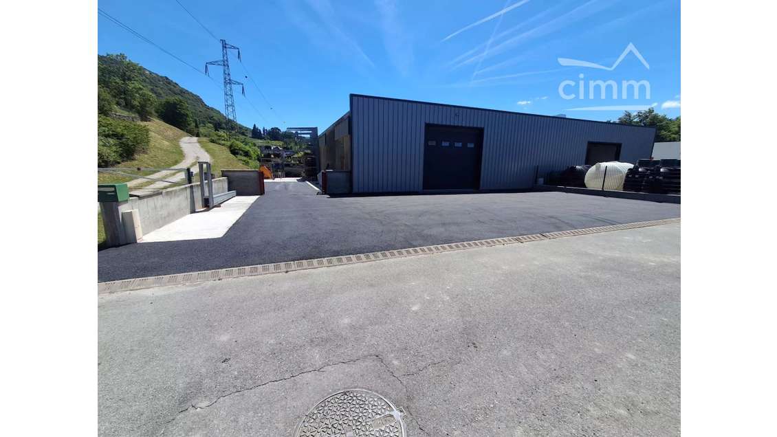 A louer entrepôt 400m² ZA Saint Vincent à Challes