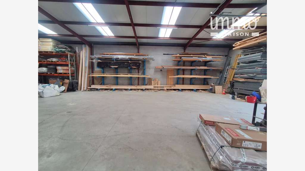 A louer entrepôt 400m² ZA Saint Vincent à Challes