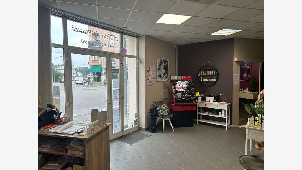 A louer local commercial 116m² rénové à Chalon