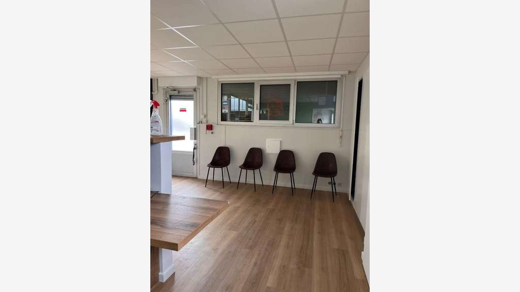 Loue bâtiment commercial 615m² à Chalon sur Saône