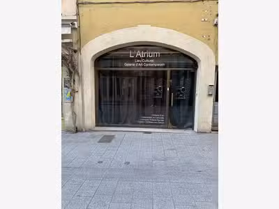 local commercial centre ville