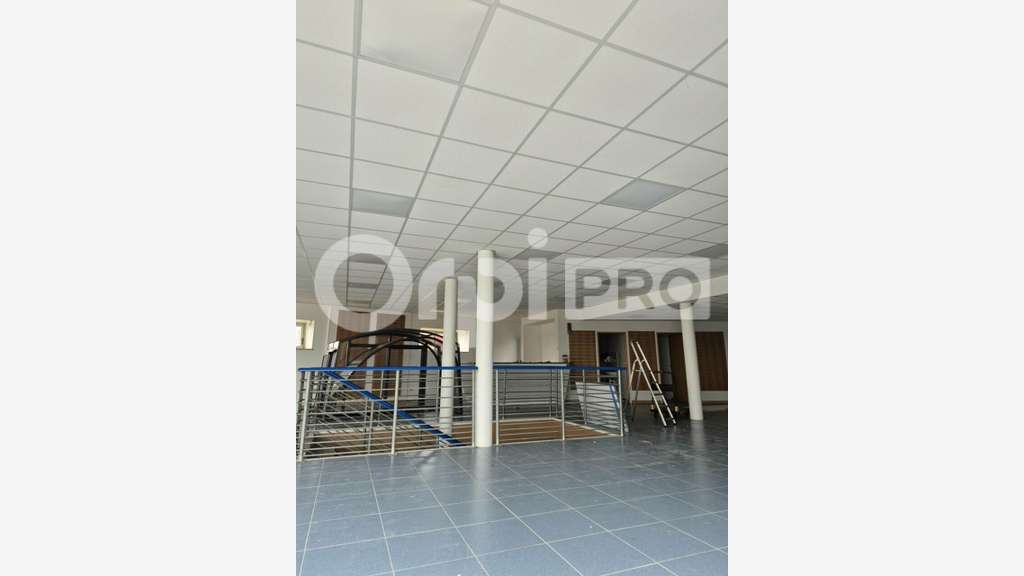 Loue local commercial 375m² Châlons-en-Champagne