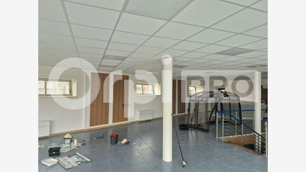 Loue local commercial 375m² Châlons-en-Champagne