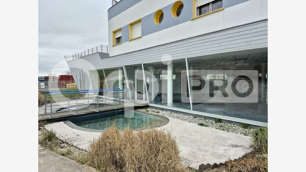 Loue local commercial 375m² Châlons-en-Champagne