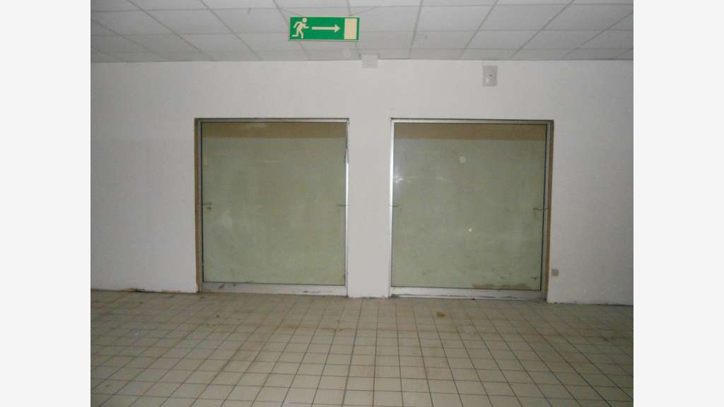 LOCATION GRAND LOCAL 1.650m² - CHALUS