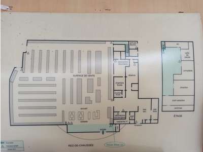 LOCATION GRAND LOCAL 1.650m² - CHALUS