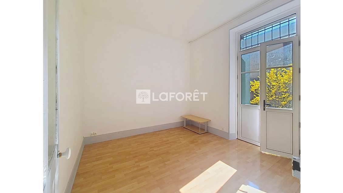 A louer local commercial Rue Lamartine, Chambéry