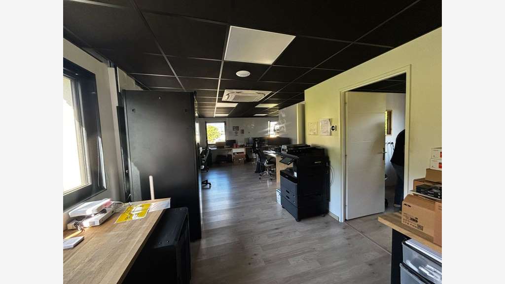 Local commercial pro 200m² à louer en Savoie