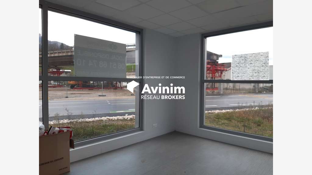 Local commercial 886m² à louer à Chambéry Landiers